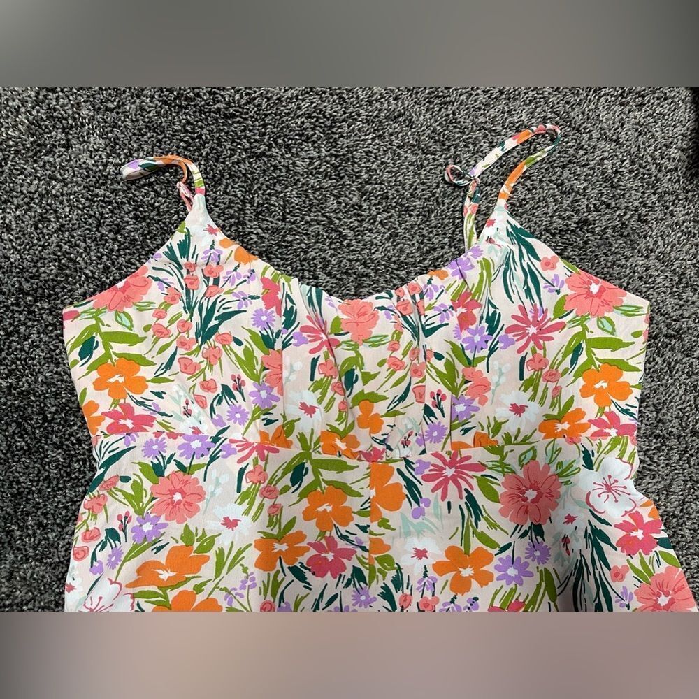 Womens floral romper, NEW - Picture 4 of 9